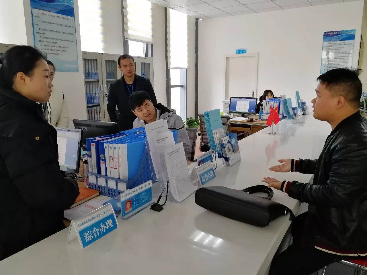 科技赋能创新——江西省委组织部副部长徐忠一行考察鹰潭颐高移动物联网创业园科技中介服务